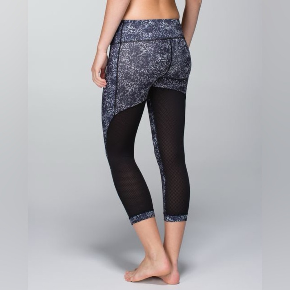 Lululemon Cropped Legging in Black & White (6)